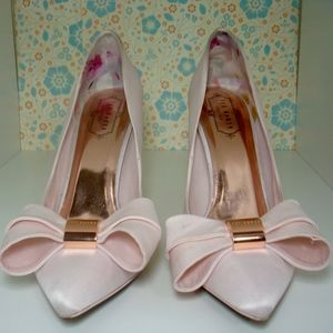Ichlibi Bow Pump by Ted Baker sz 9.5